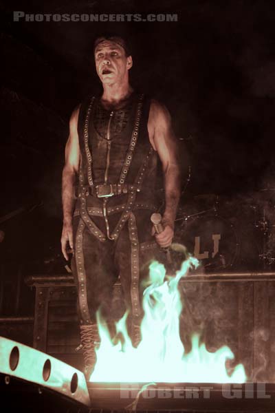 RAMMSTEIN - 2009-12-09 - PARIS - Bercy - 